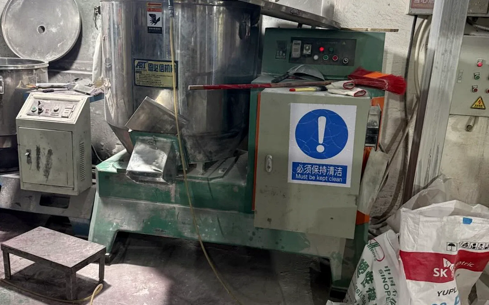 Industrial mixer for compounding