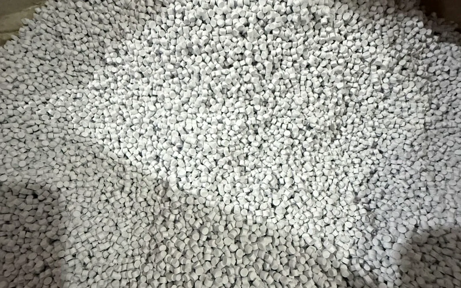 Bulk white low-smoke halogen-free cable compound pellets ready for extrusion